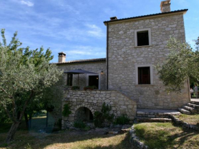 Cozy Cottage in Abbateggio with Garden Abbateggio